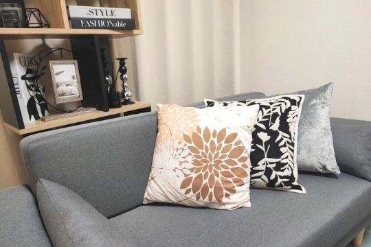 グレーのルーム