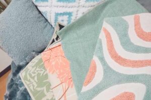 春色のクッションカバー