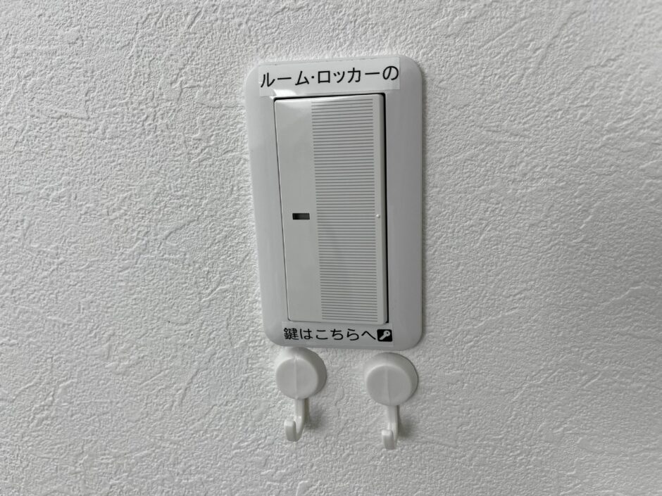 電気スイッチとフック