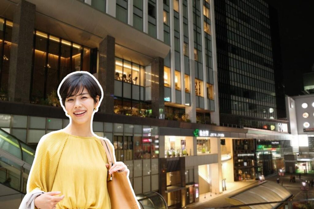 仙台駅東口から通勤する女性