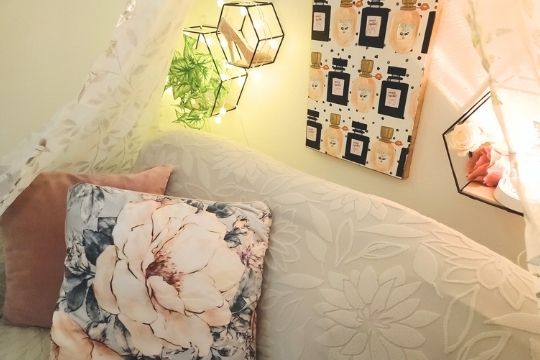 優しいライトのルーム